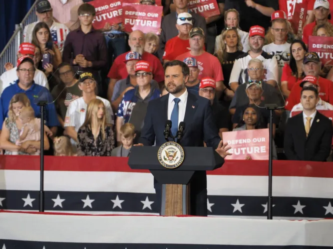 Vance rallies Iowa Republicans, says Trump’s trade policies benefit farmers